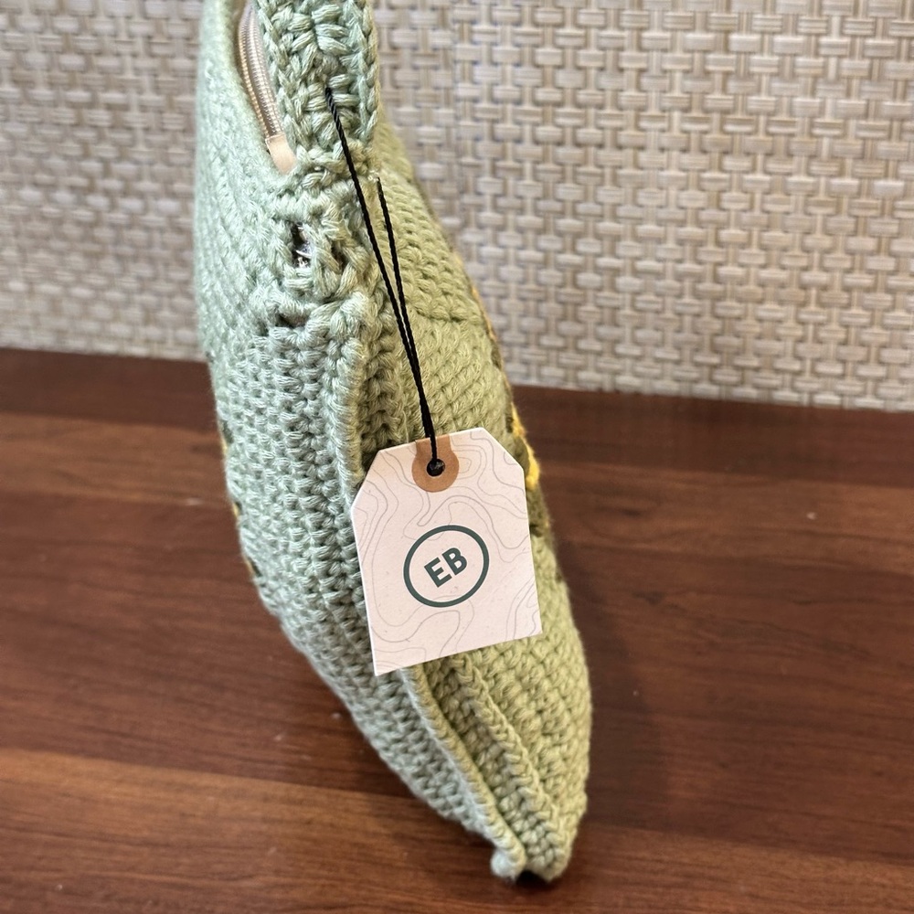 🌟HP🌟Crocheted Green Square Sunflower  Crossbody Bag by Earthbound Trading Co. - Picture 2 of 9